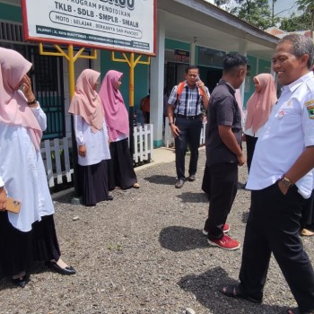 KABID PSLB DISDIK SUMBAR dan ROMBONGAN TINJAU KONDISI LAHAN 