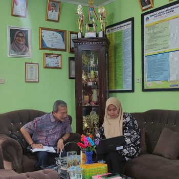 Bapak Irsad Sakti dari BBPMP Sumbar bertamu ke SLB Baso